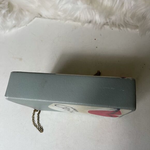 Red lips book cover crossbody bag extremely elegant pre owned . - Picture 8 of 11